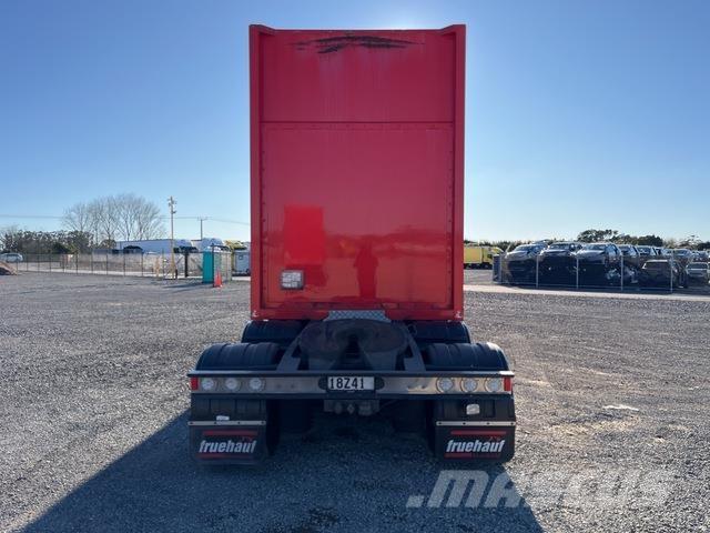 Fruehauf  侧帘拖车