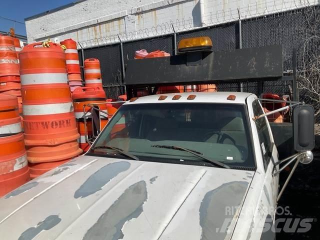 GMC 3500 平板栏板货车