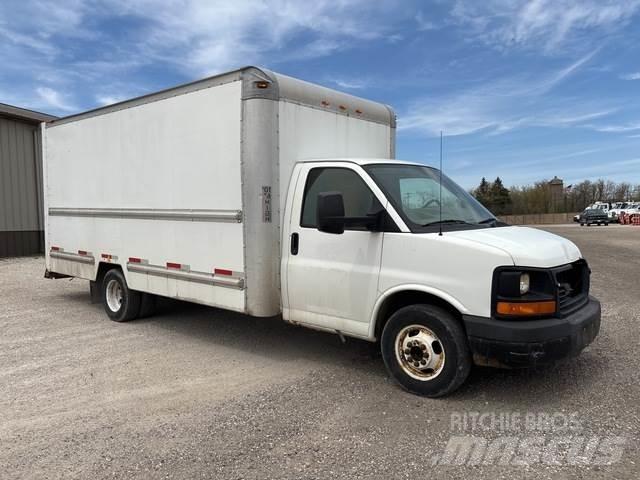 GMC Savana 厢式货车