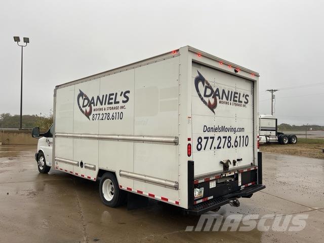 GMC Savana 厢式货车