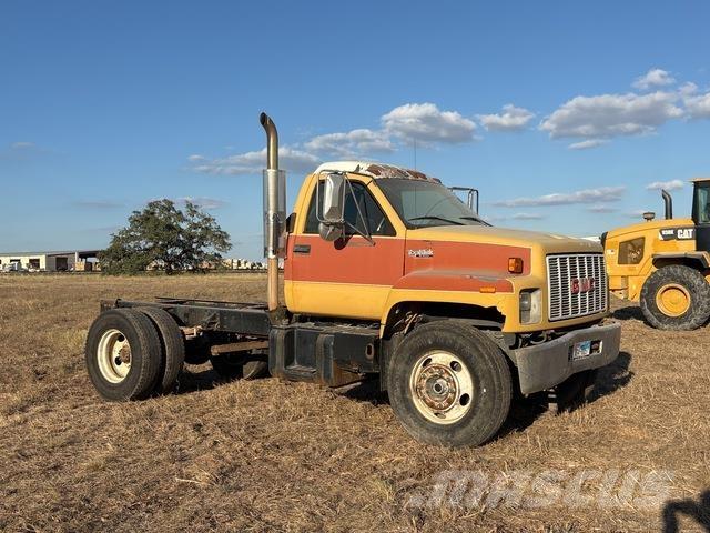 GMC Topkick 驾驶室与内部