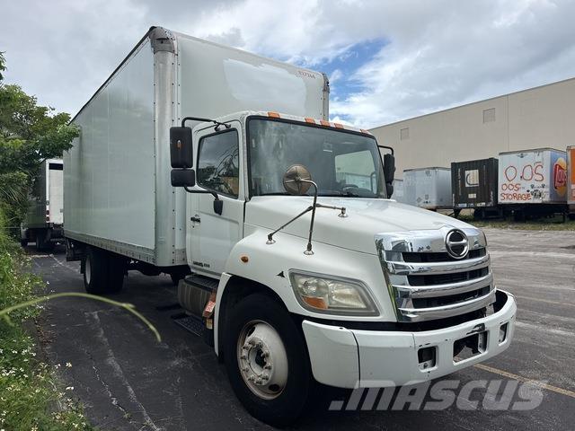 Hino 238 厢式货车