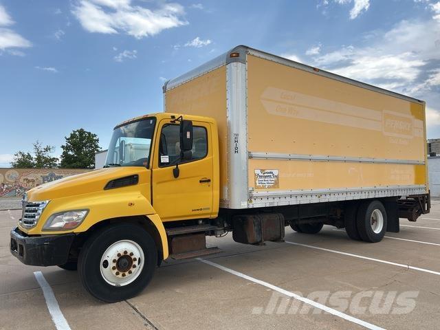 Hino 268 厢式货车