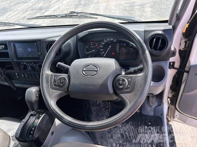 Hino 300 平板栏板货车