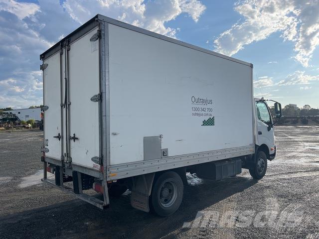 Hino 300 721 厢式货车