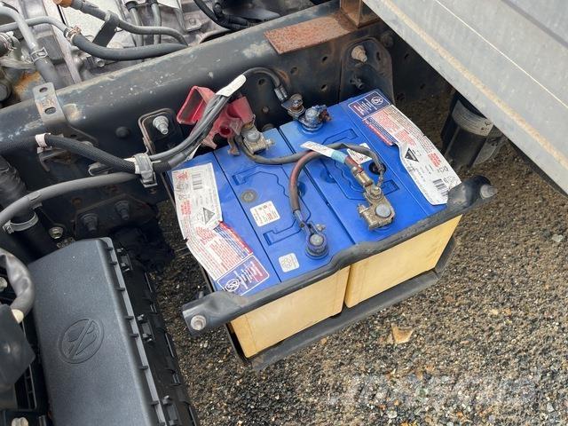 Hino 300 721 厢式货车