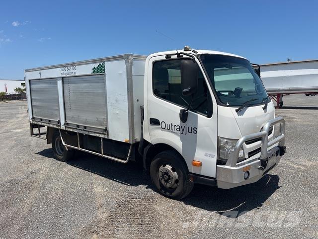 Hino 300 816 厢式货车