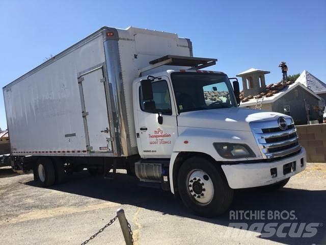 Hino 338 厢式货车