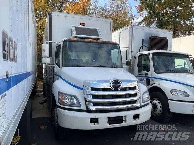 Hino 338 厢式货车