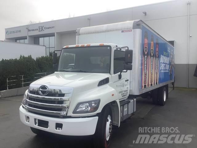 Hino 338 厢式货车
