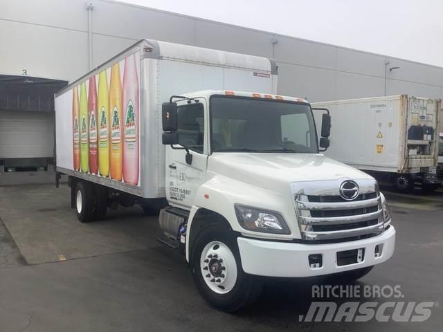 Hino 338 厢式货车