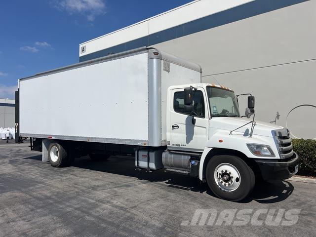 Hino 338 厢式货车