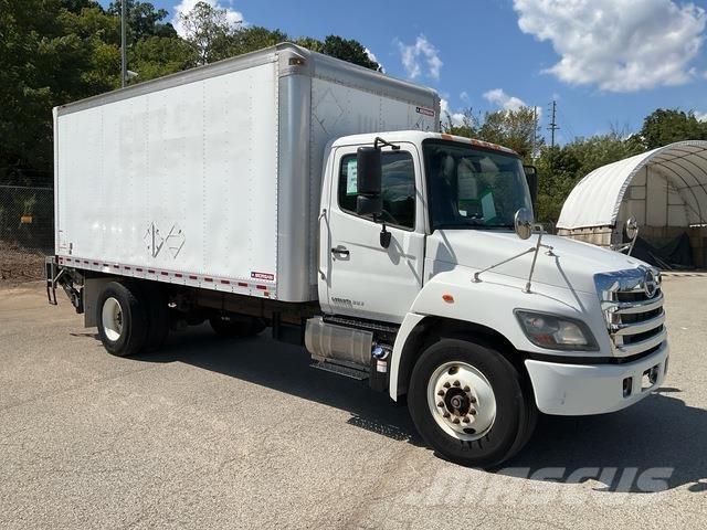 Hino 338 厢式货车