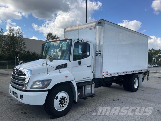 Hino 338 厢式货车