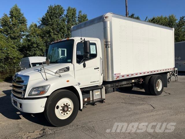 Hino 338 厢式货车