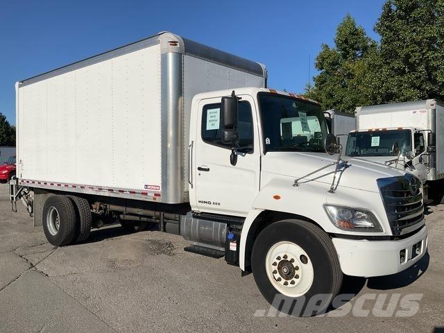 Hino 338 厢式货车