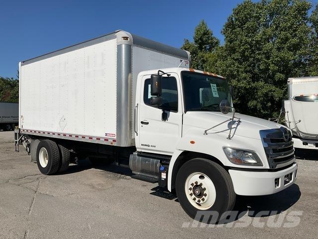 Hino 338 厢式货车