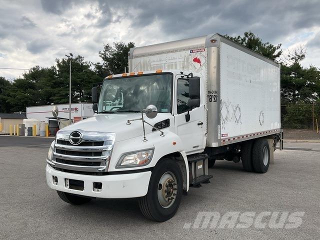 Hino 338 厢式货车