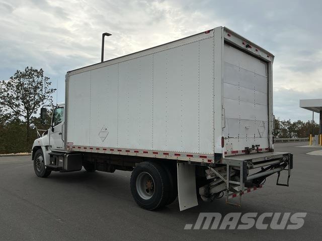 Hino 338 厢式货车