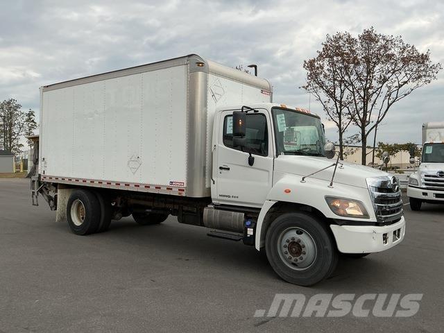 Hino 338 厢式货车