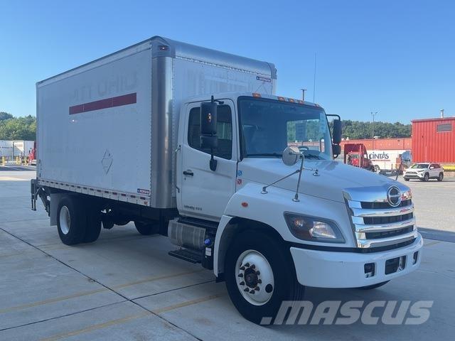 Hino 338 厢式货车
