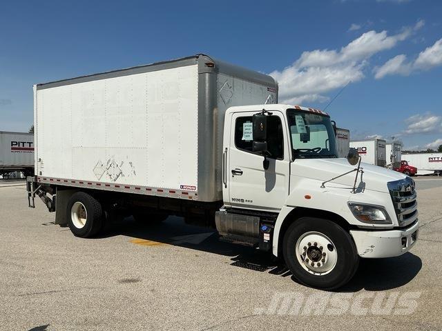Hino 338 厢式货车