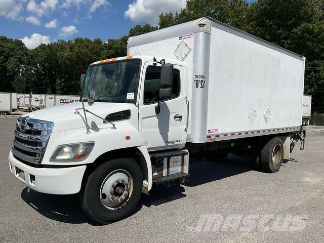 Hino 338 厢式货车