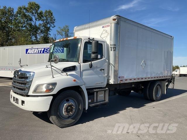 Hino 338 厢式货车