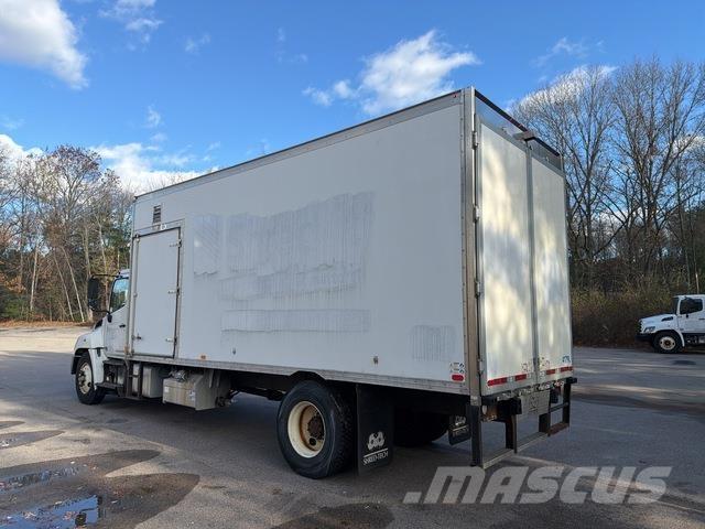 Hino 338 厢式货车