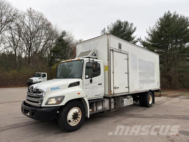 Hino 338 厢式货车