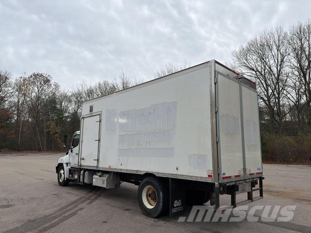 Hino 338 厢式货车