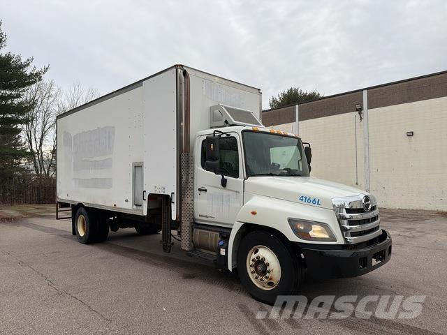 Hino 338 厢式货车