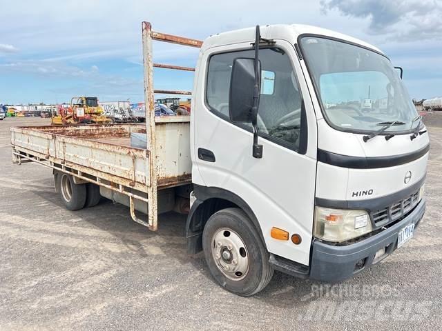 Hino Dutro 平板栏板货车