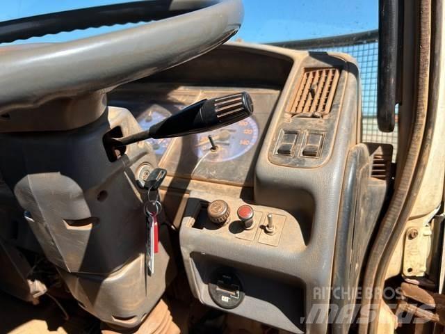 Hino GD1J 平板栏板货车