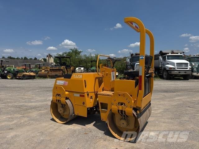 Hypac C747B 双轮压路机