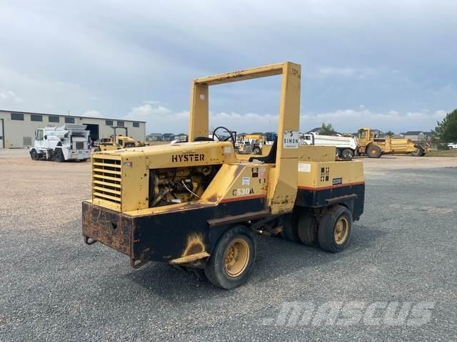 Hyster 530A 胶轮压路机