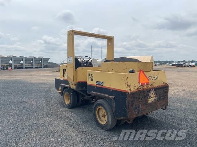 Hyster 530A 胶轮压路机