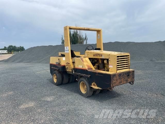 Hyster 530A 胶轮压路机
