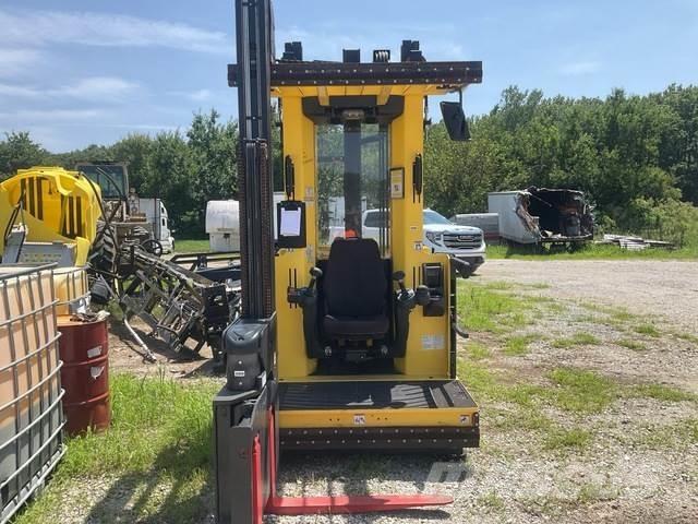 Hyster V30ZMU 中端式装载机