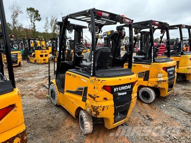 Hyundai 25B-9U 电动叉车