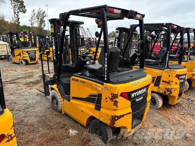 Hyundai 25B-9U 电动叉车