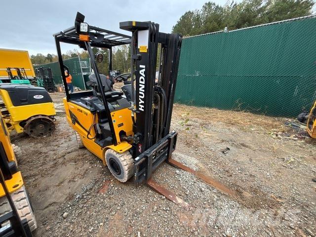 Hyundai 25B-9U 电动叉车