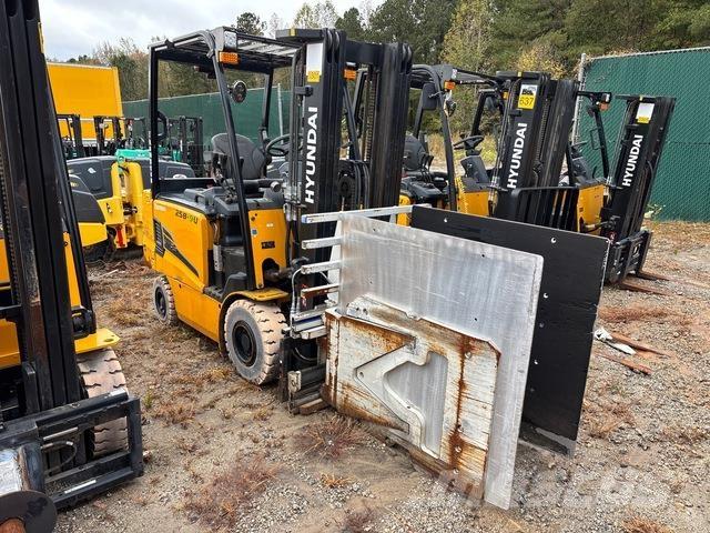 Hyundai 25B-9U 电动叉车