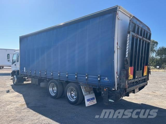 Isuzu FVR 950 篷布货车