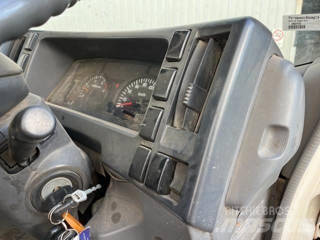 Isuzu NNR 200 平板栏板货车