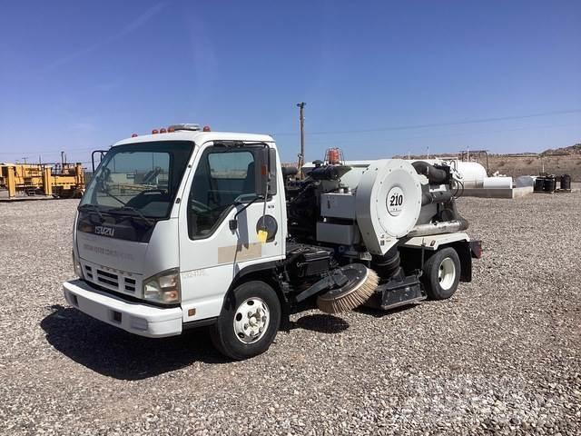 Isuzu NPR 道路清扫车