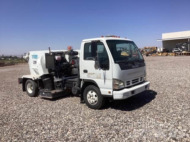 Isuzu NPR 道路清扫车