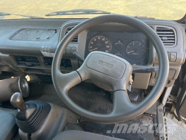 Isuzu NPR 400 冷藏车