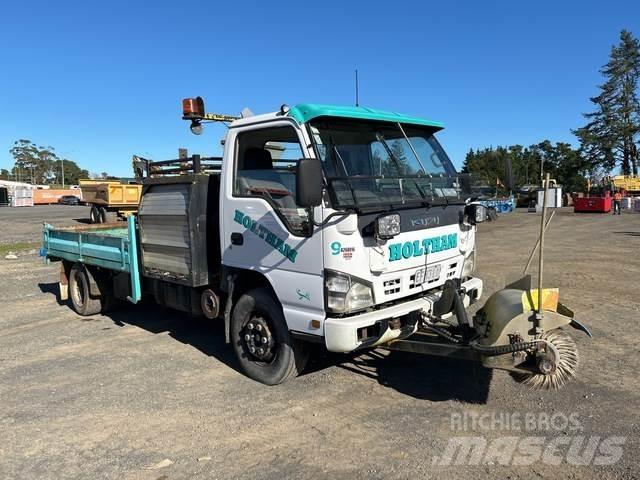 Isuzu NPR 450L 道路清扫车