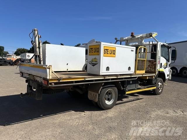 Isuzu NPS 300 起重车